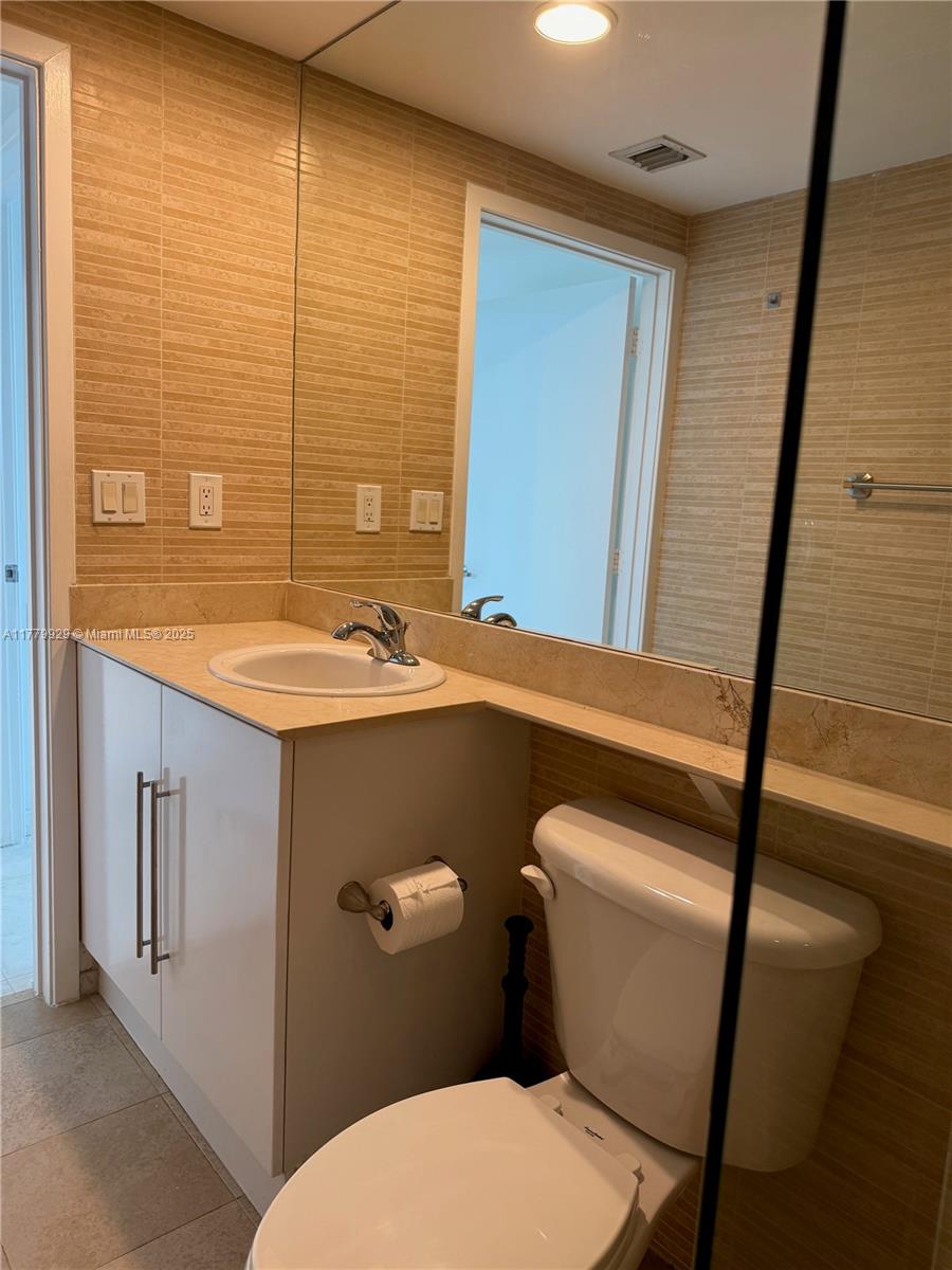 325 S Biscayne Blvd #621, Miami FL 33131