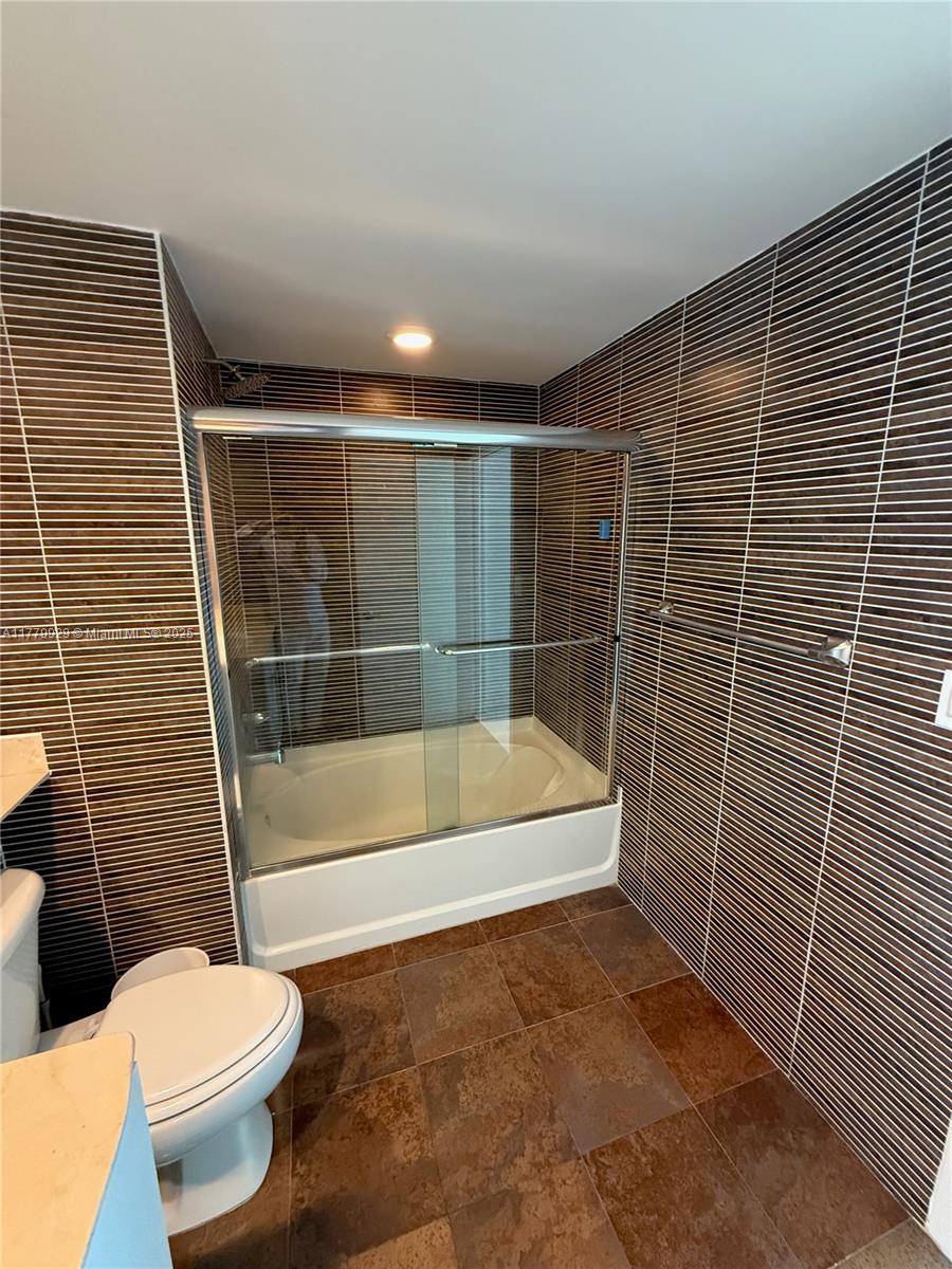 325 S Biscayne Blvd #621, Miami FL 33131