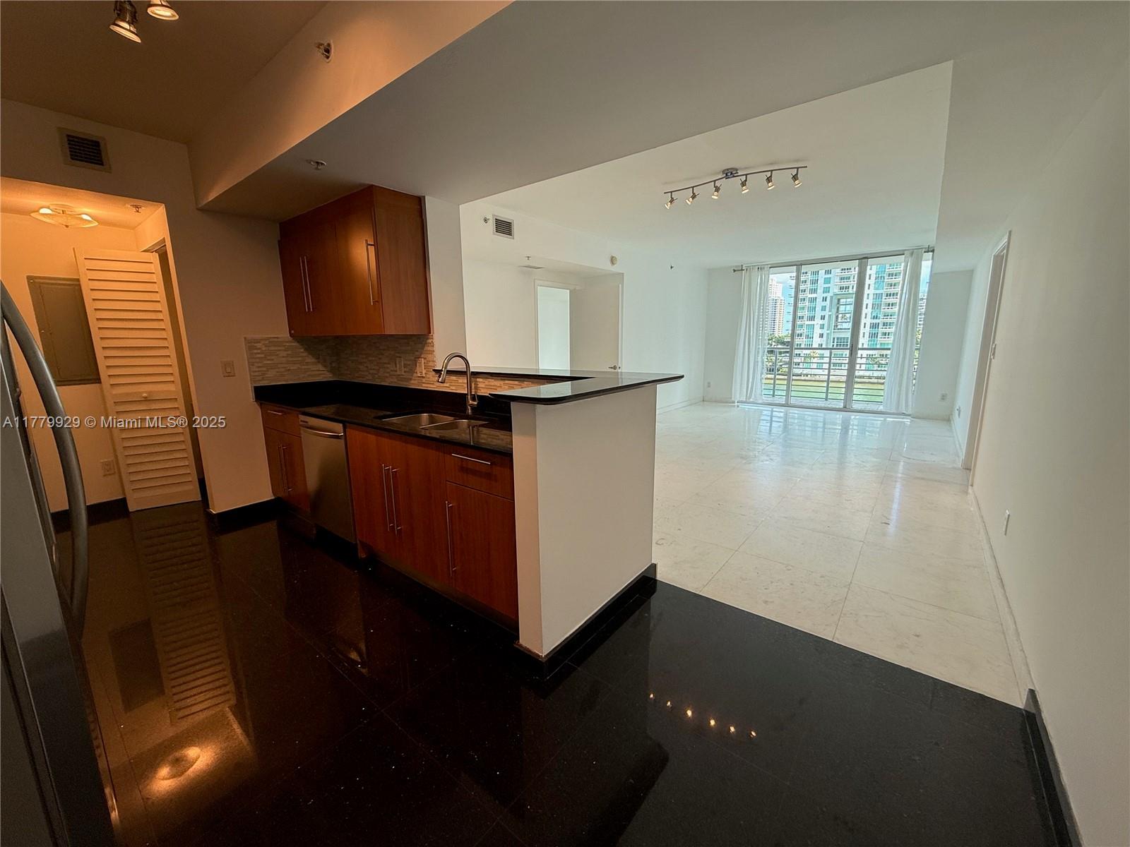 325 S Biscayne Blvd #621, Miami FL 33131