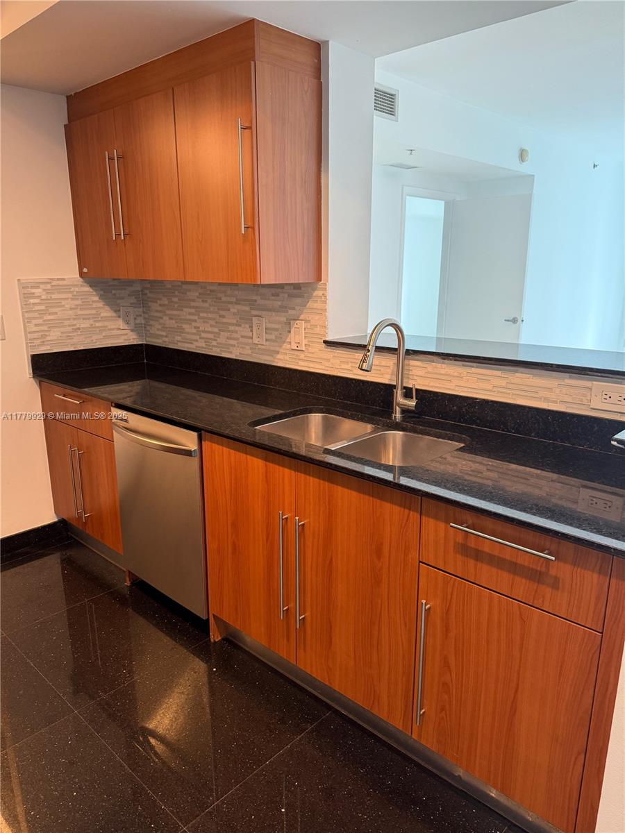 325 S Biscayne Blvd #621, Miami FL 33131