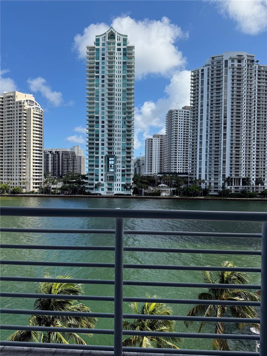 Apartamento à Venda em Miami, FL