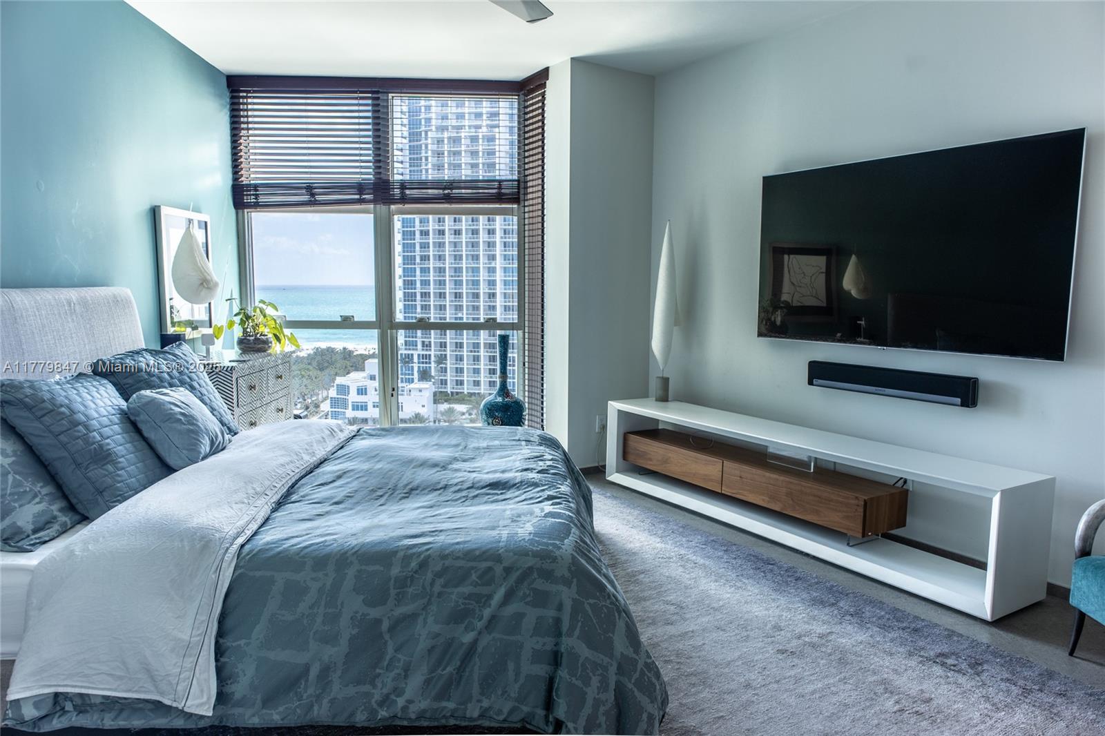 300 S Pointe Dr #1502, Miami Beach FL 33139