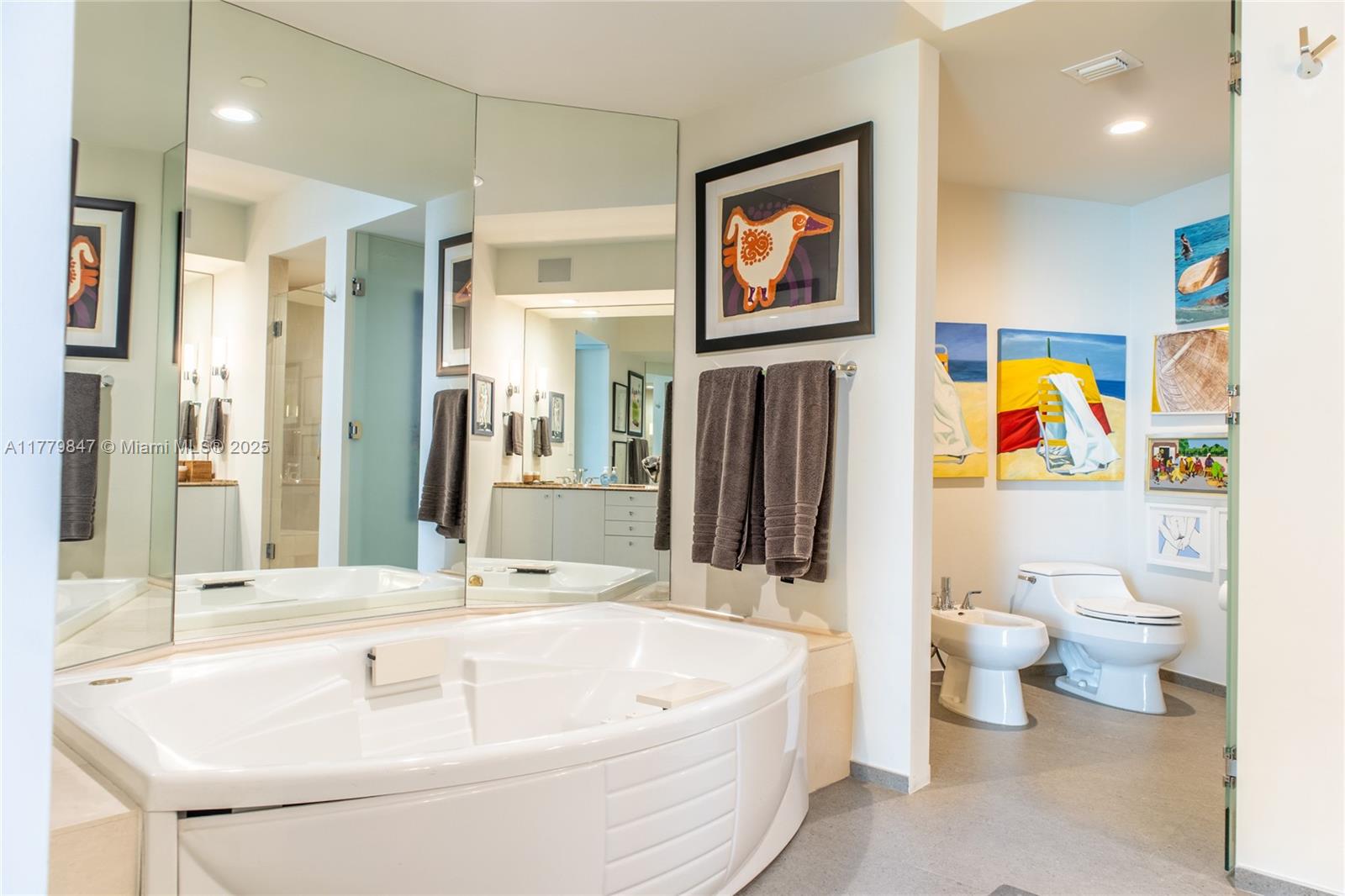 300 S Pointe Dr #1502, Miami Beach FL 33139