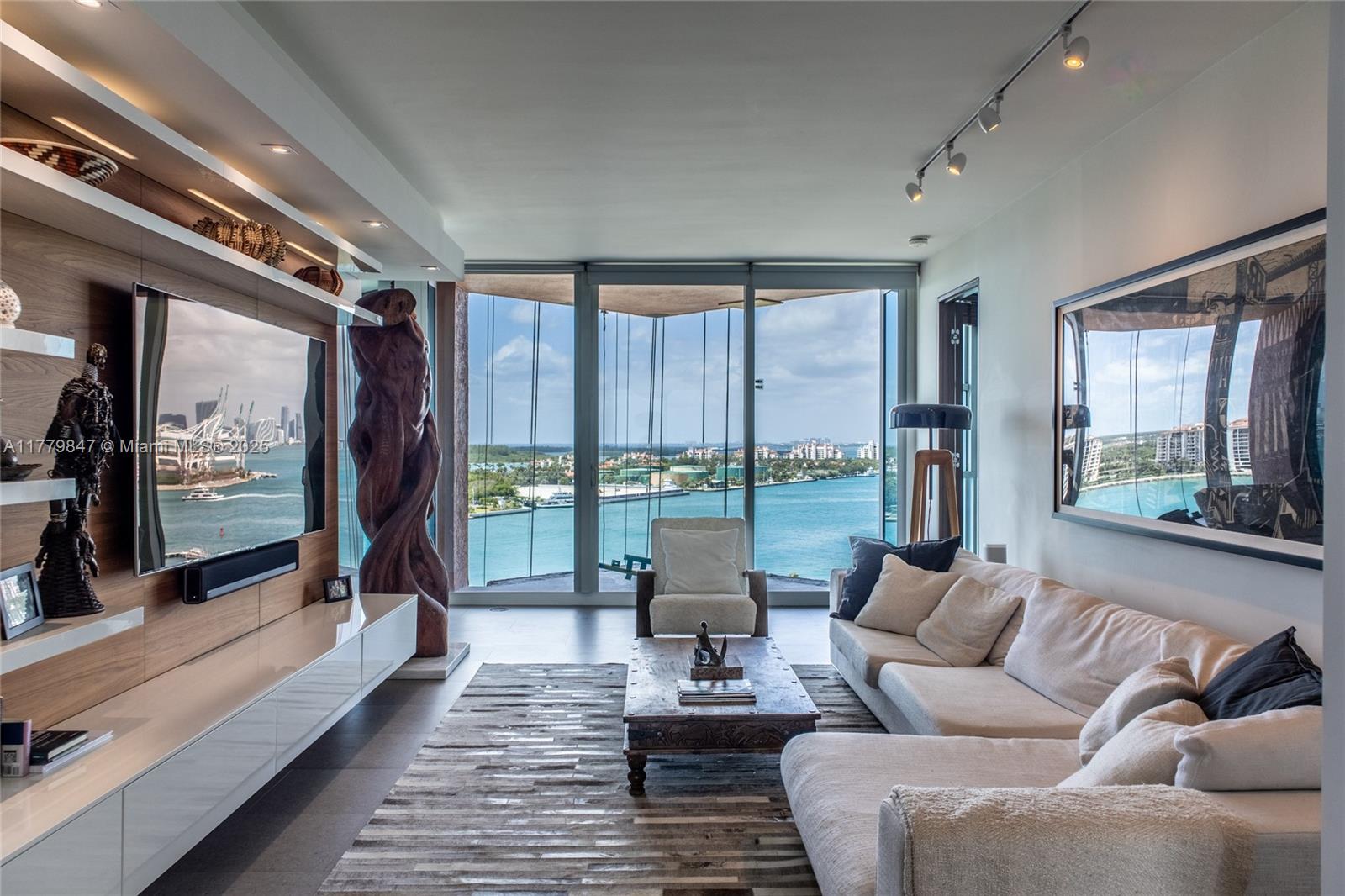 300 S Pointe Dr #1502, Miami Beach FL 33139