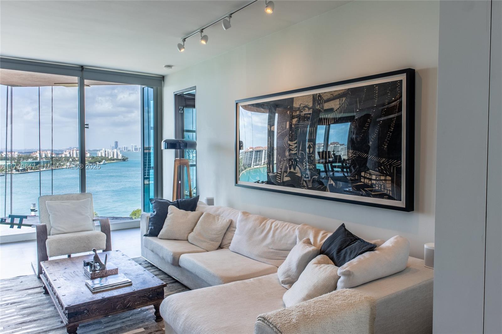 300 S Pointe Dr #1502, Miami Beach FL 33139