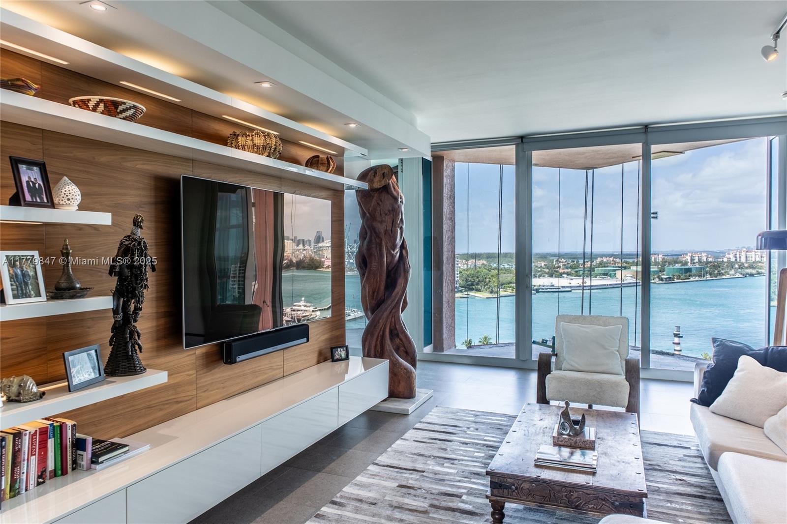 300 S Pointe Dr #1502, Miami Beach FL 33139