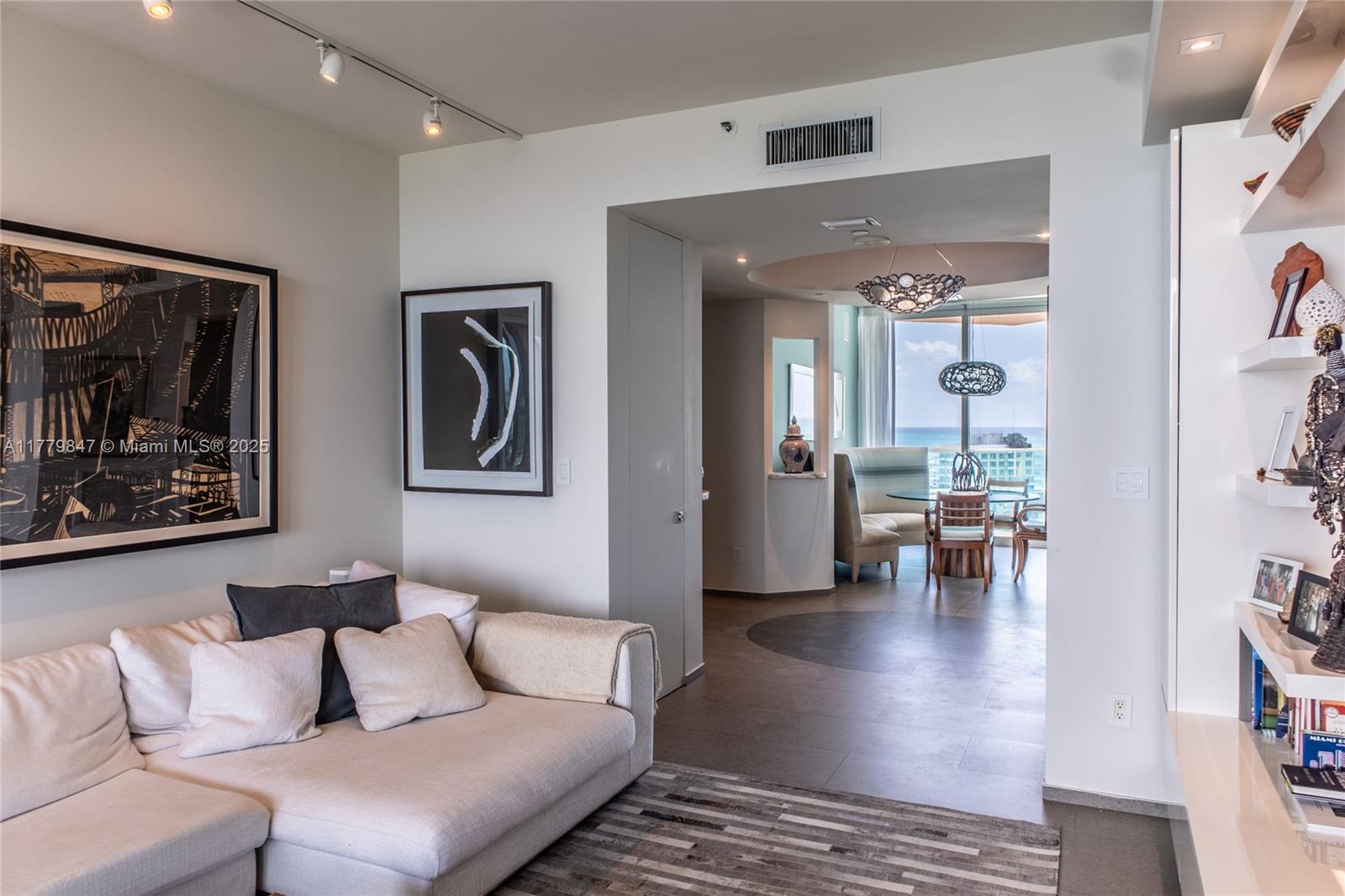 300 S Pointe Dr #1502, Miami Beach FL 33139