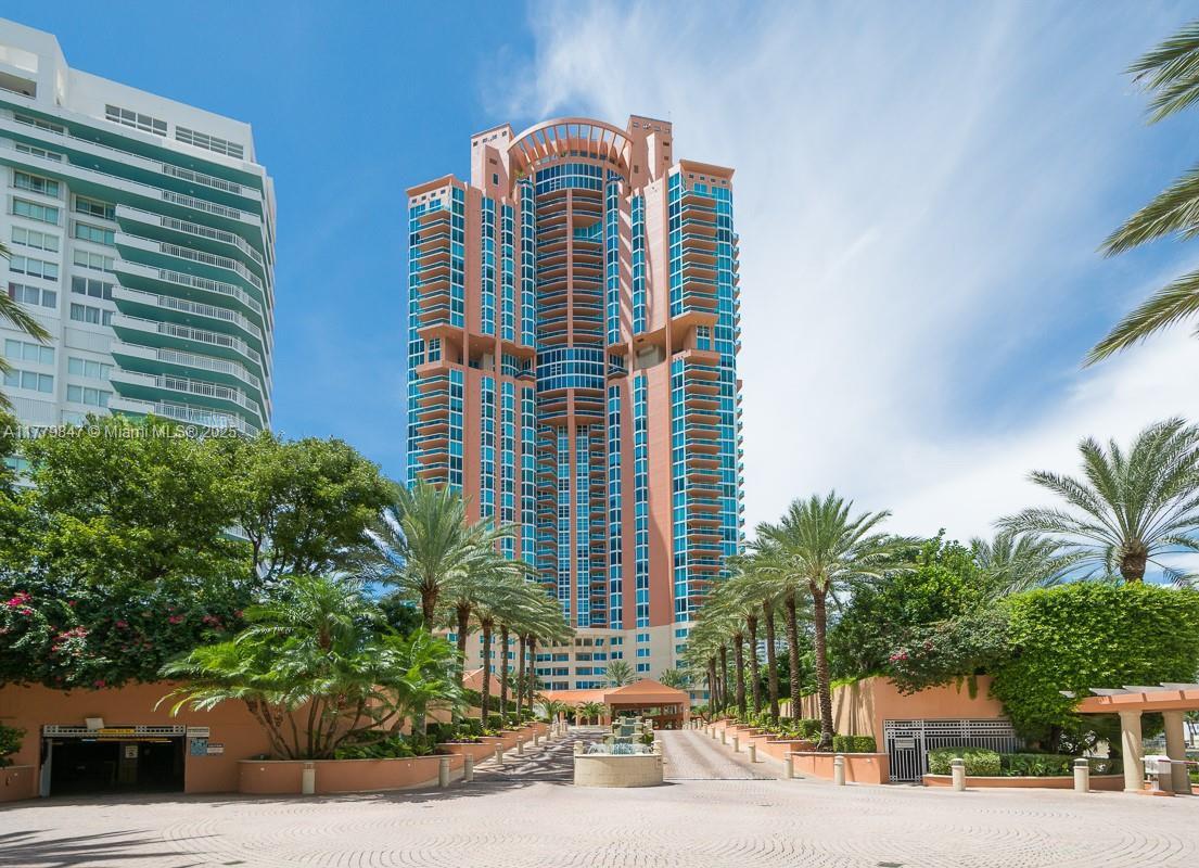 300 S Pointe Dr #1502, Miami Beach FL 33139