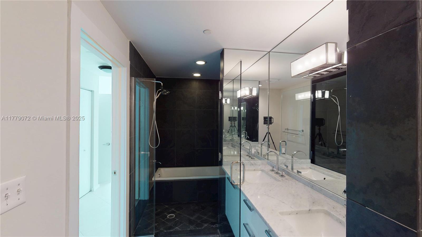 900 Biscayne Blvd #4312, Miami FL 33132