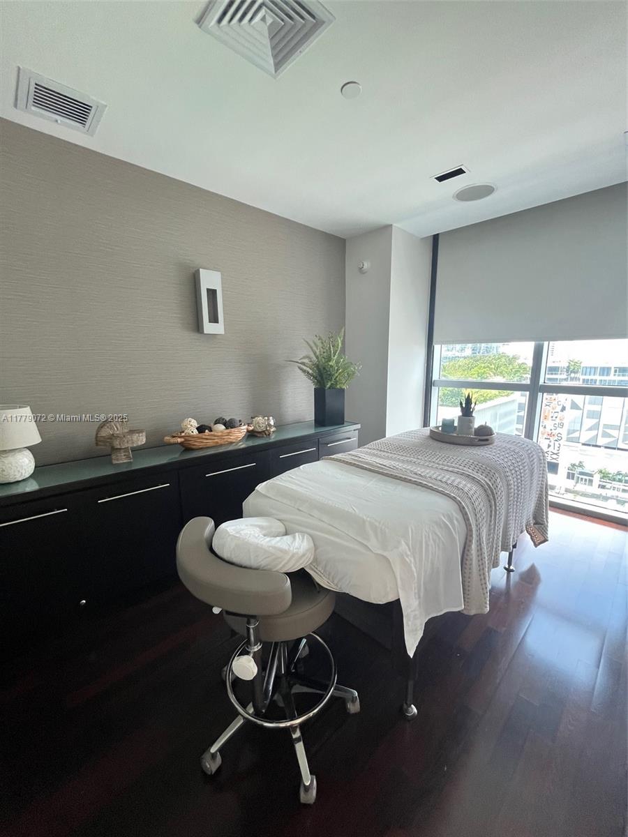 900 Biscayne Blvd #4312, Miami FL 33132