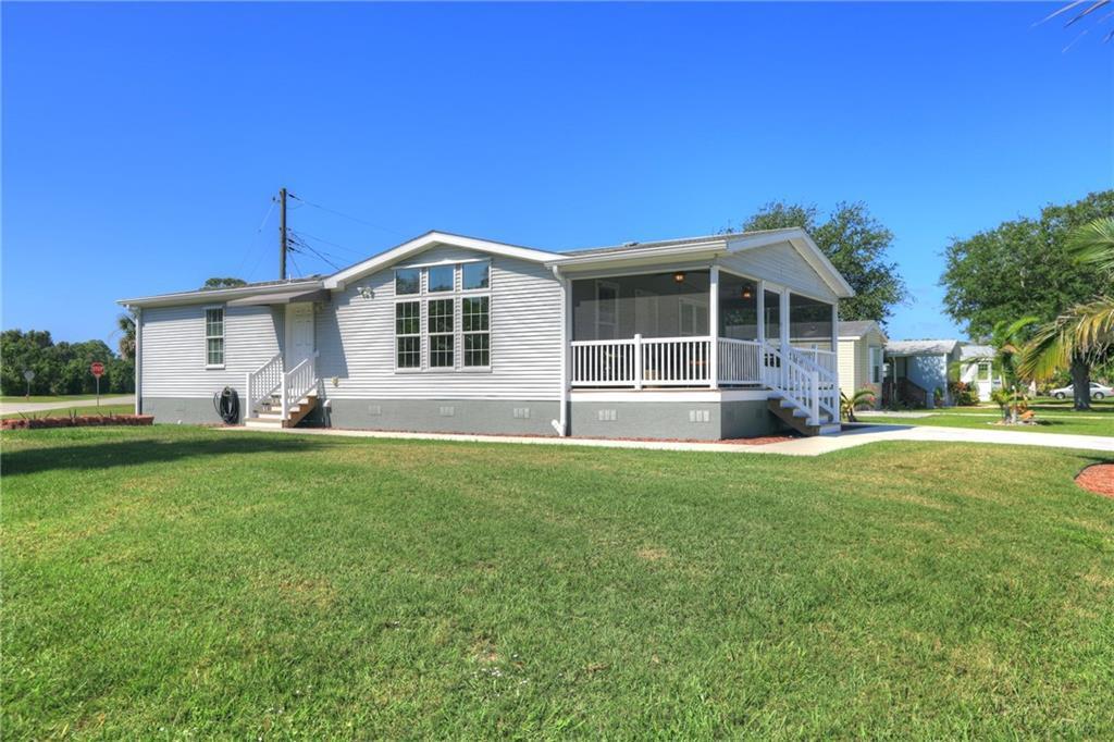 Photo 3 of home located at 309 Pineapple Street, Sebastian FL