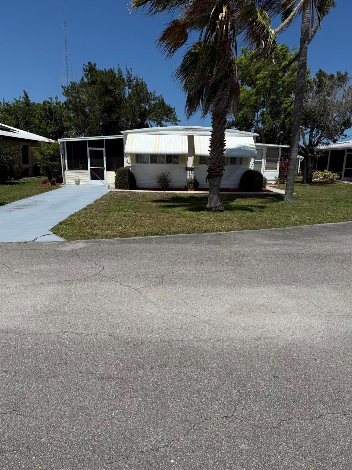 Homes for sale in Port St. Lucie, FL | 14 Se Hildalgo Lane, Port St. Lucie, FL 34952 | MLS# R11079842