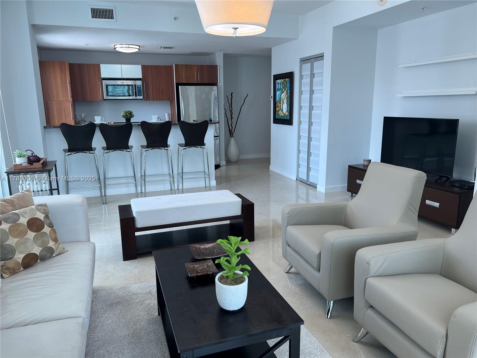 300 S Biscayne Blvd #1701, Miami FL 33131