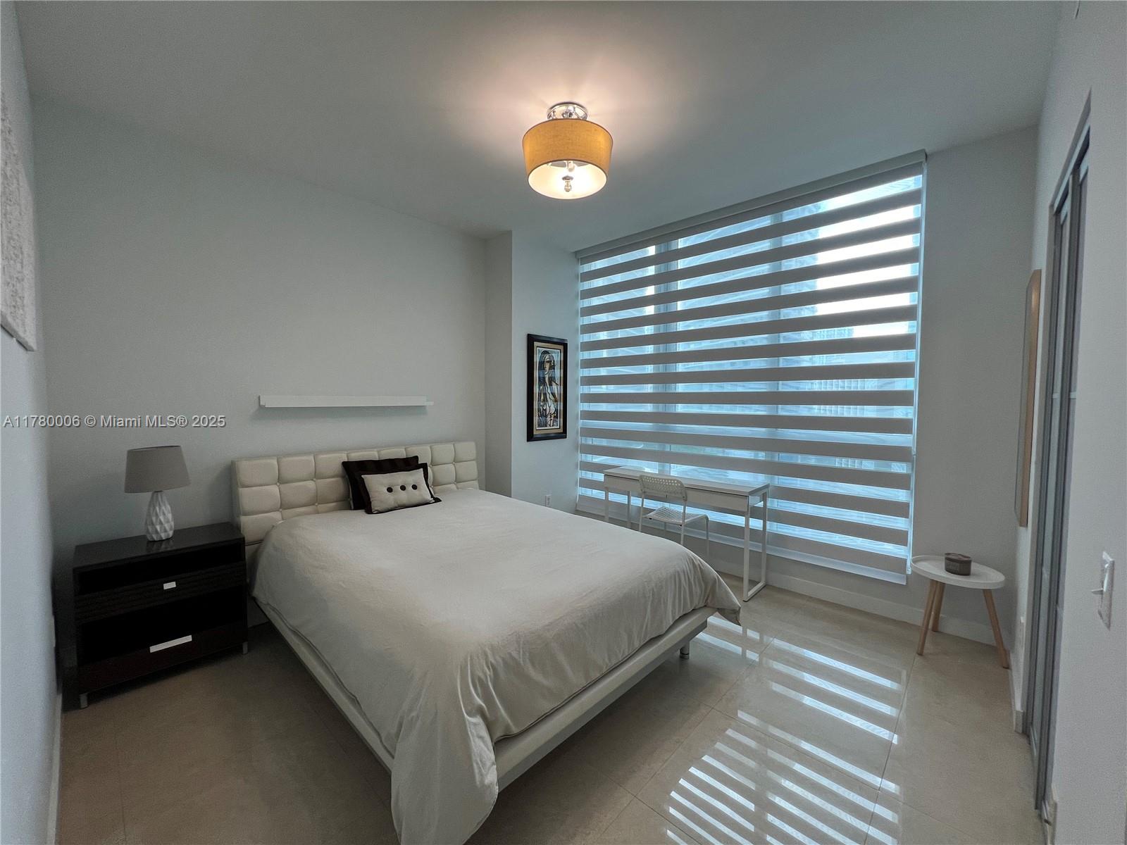 300 S Biscayne Blvd #1701, Miami FL 33131
