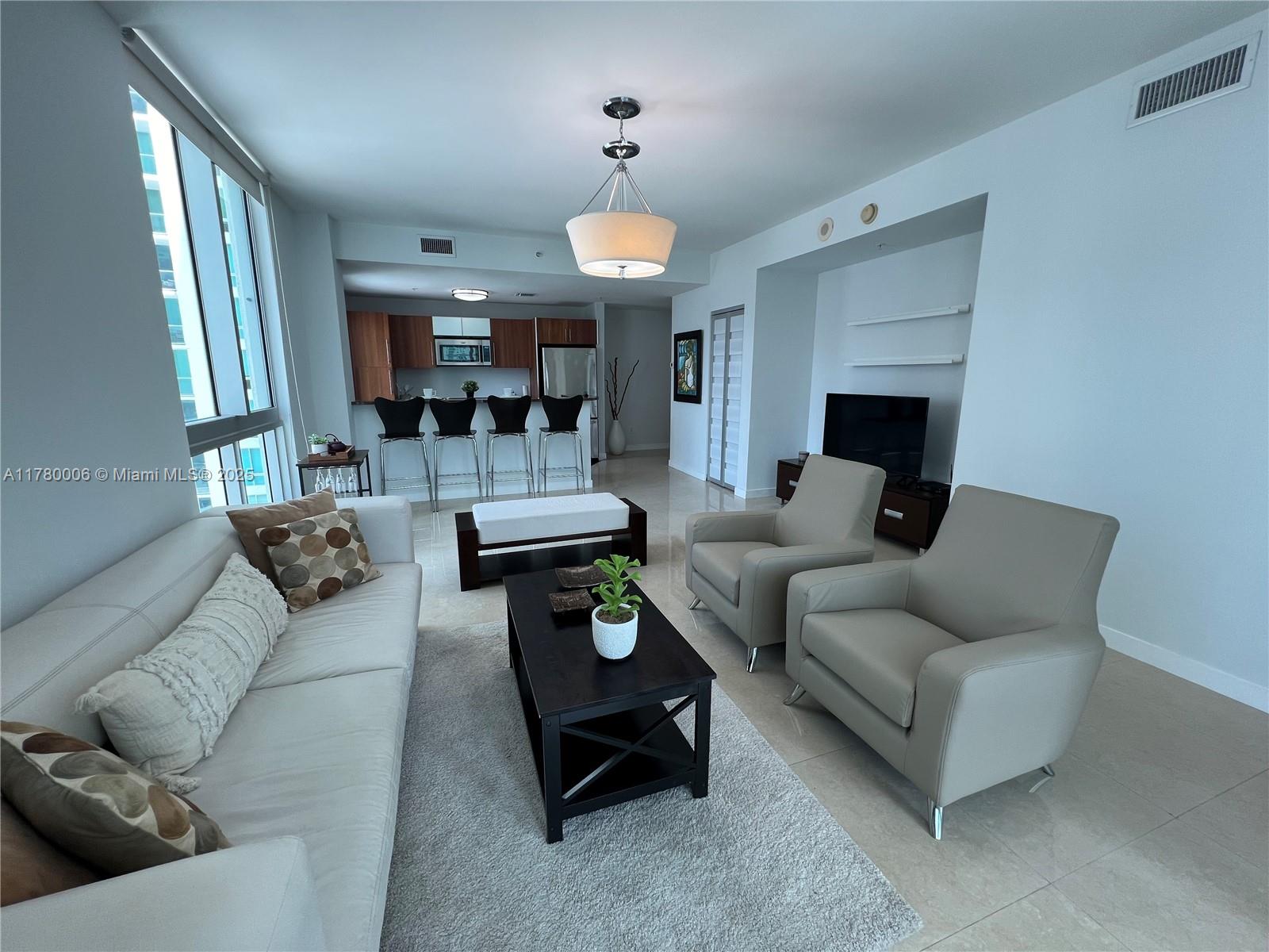 300 S Biscayne Blvd #1701, Miami FL 33131