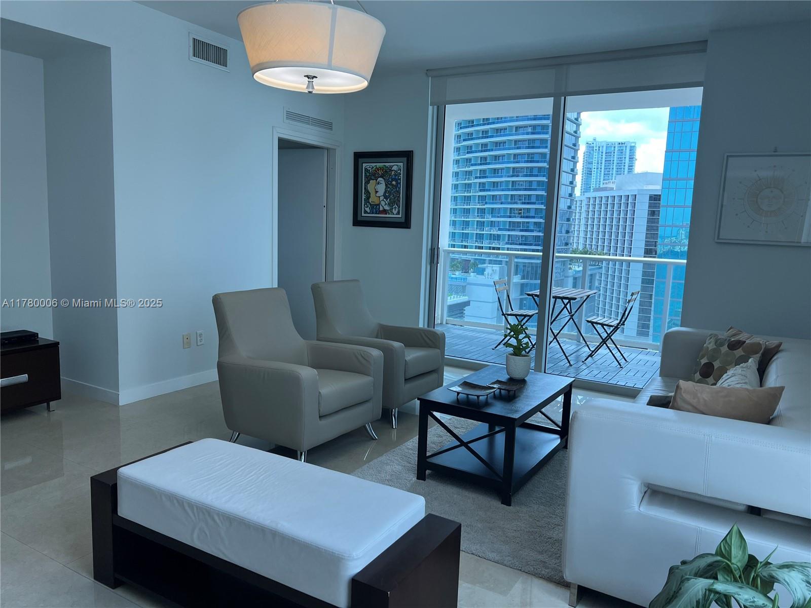300 S Biscayne Blvd #1701, Miami FL 33131