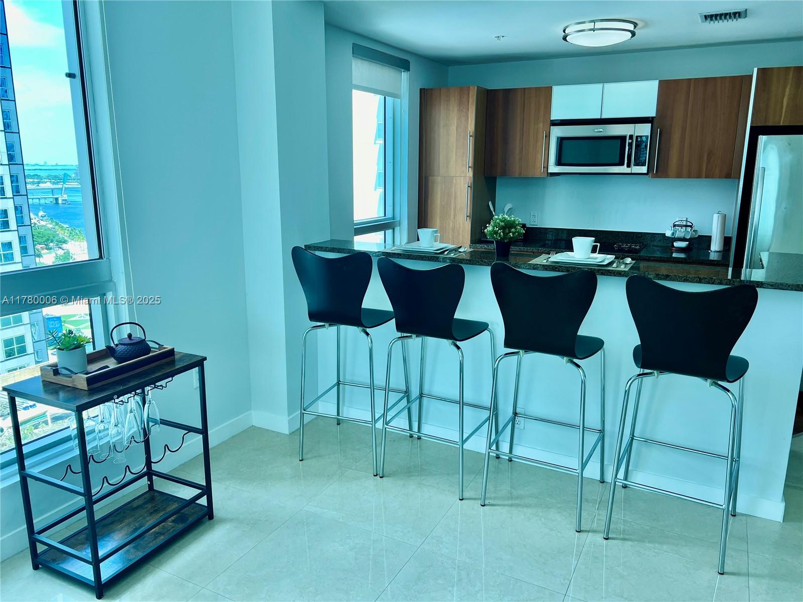 300 S Biscayne Blvd #1701, Miami FL 33131