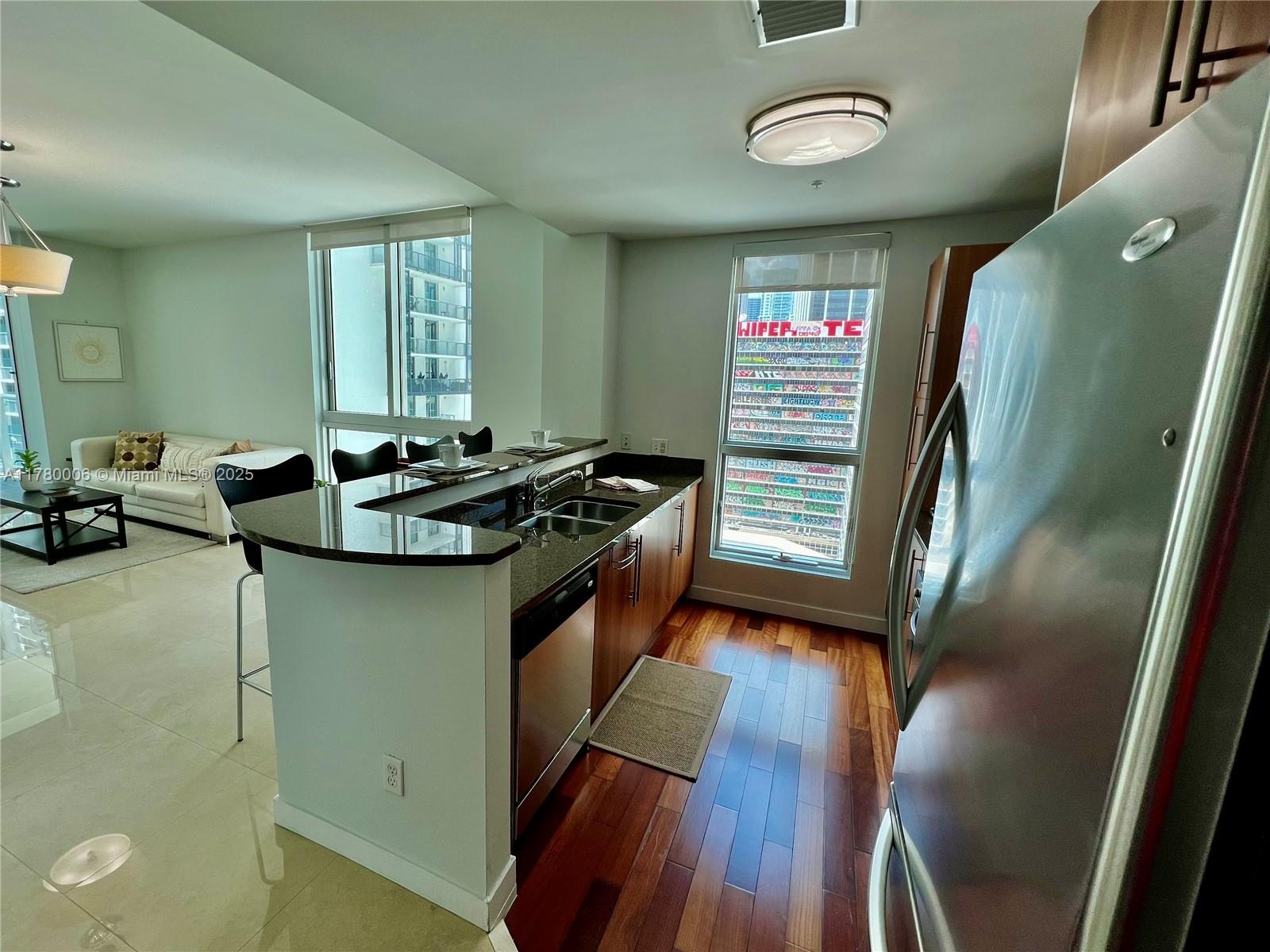 300 S Biscayne Blvd #1701, Miami FL 33131