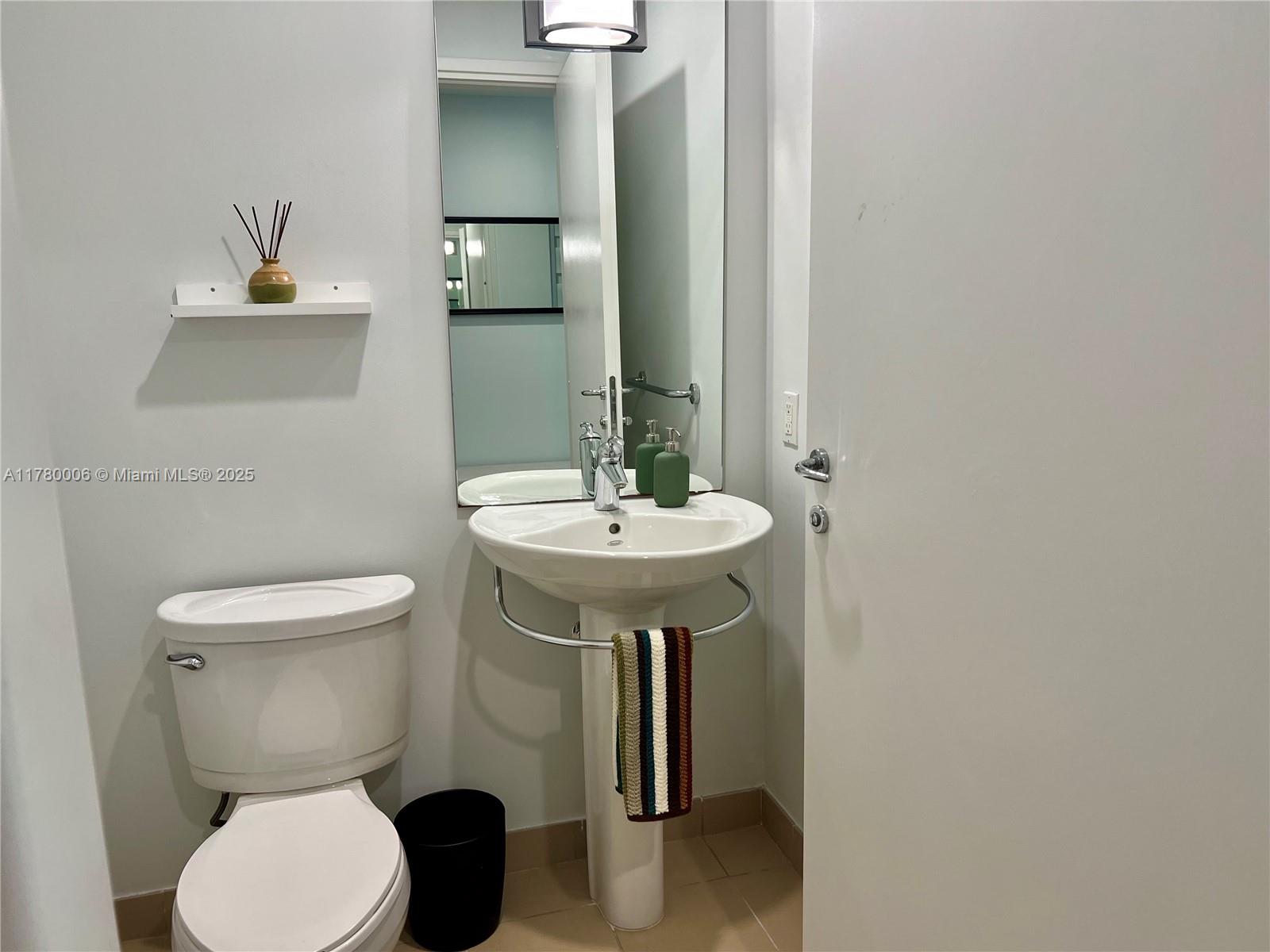 300 S Biscayne Blvd #1701, Miami FL 33131