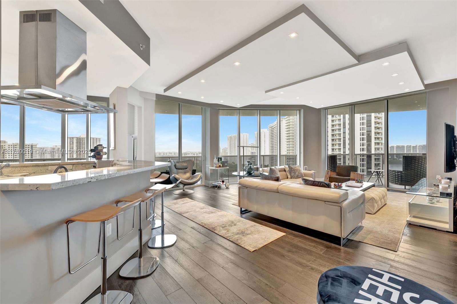 Condo for Sale in Aventura, FL