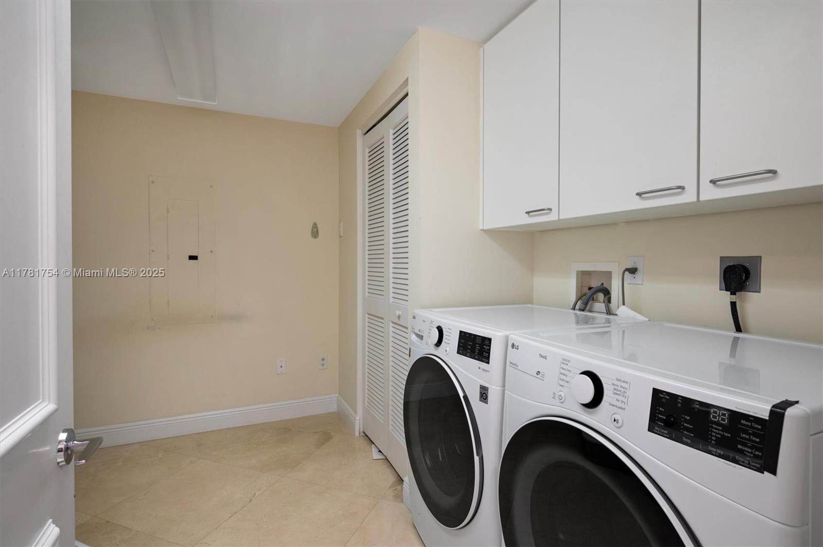 791 Crandon Blvd #704, Key Biscayne FL 33149