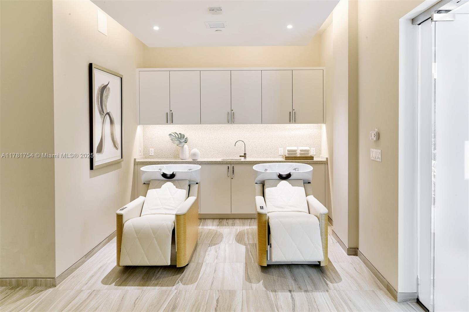 791 Crandon Blvd #704, Key Biscayne FL 33149