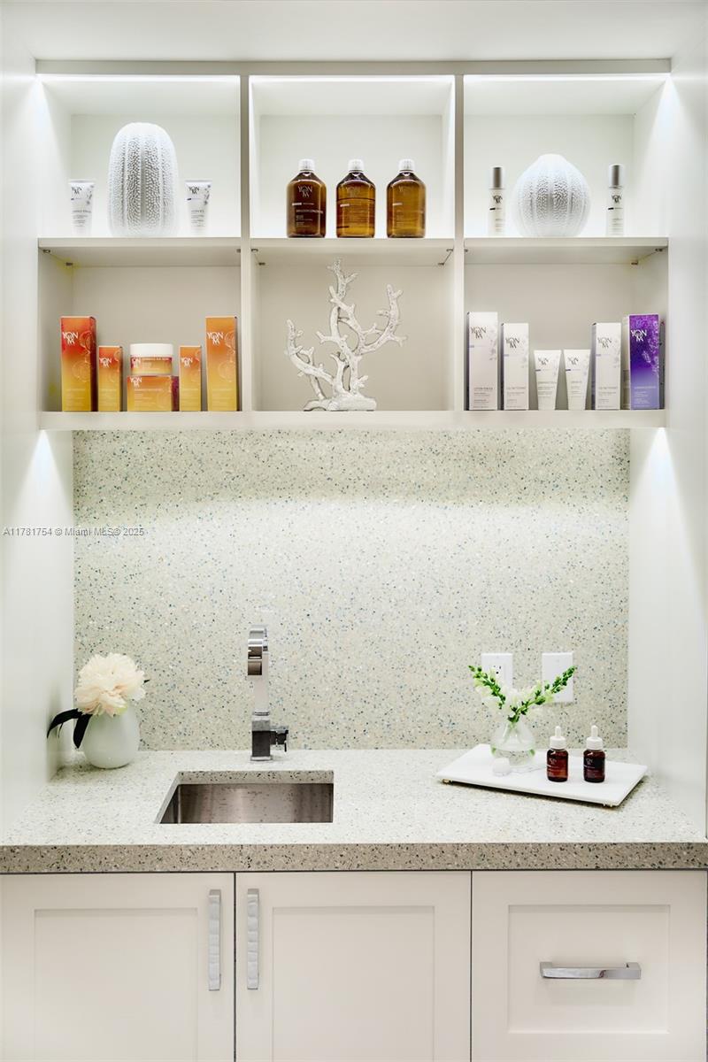 791 Crandon Blvd #704, Key Biscayne FL 33149