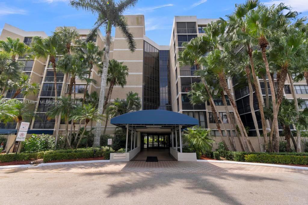 Welcome to this beautifully maintained 2BD/2BA condo in the sought-after Country Club at Bonaventure—a peaceful, tree-lined community in the heart of Weston. This spacious unit features a bright open layout, a modern kitchen with stainless steel appliances, and a split-bedroom floor plan for added privacy. The oversized primary suite offers two closets, and the screened balcony provides a tranquil, resort-style setting. Residents enjoy access to the Bonaventure Town Center Club with pools, tennis, gym, pickleball, and more. Close to dining, shopping, golf, and top-rated schools. Seller is motivated.