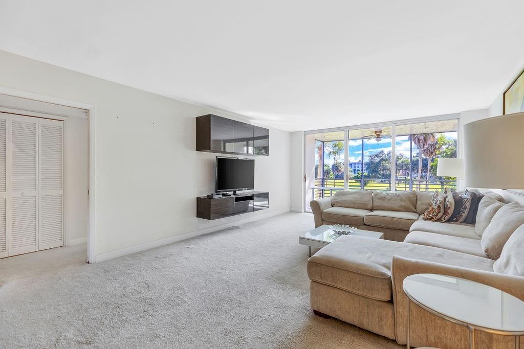 No 72 Palm-Aire Country C