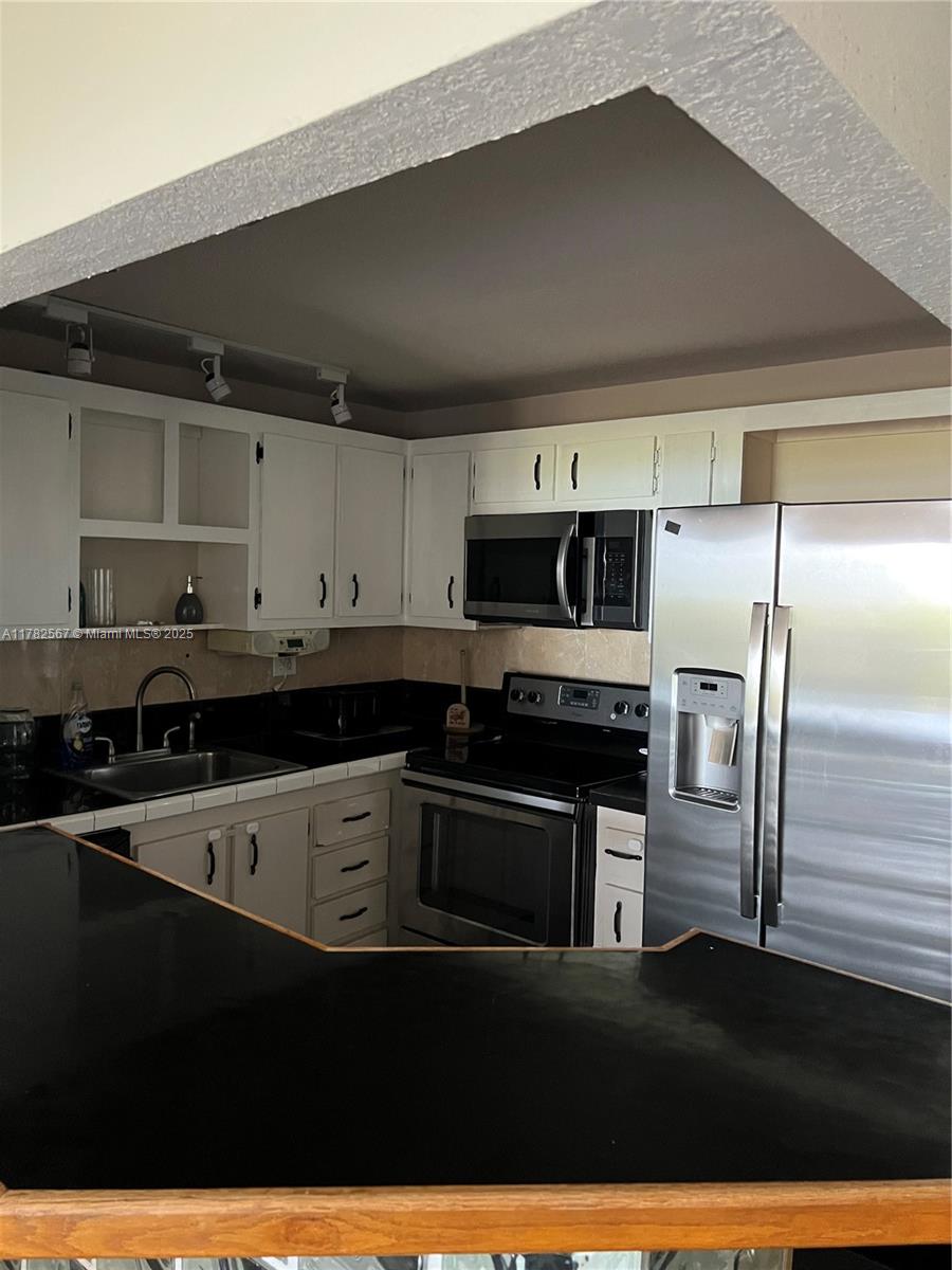 Three Horizons South Cond