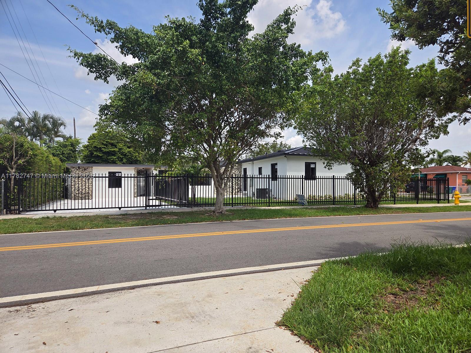 5152 SW 6th St 5152