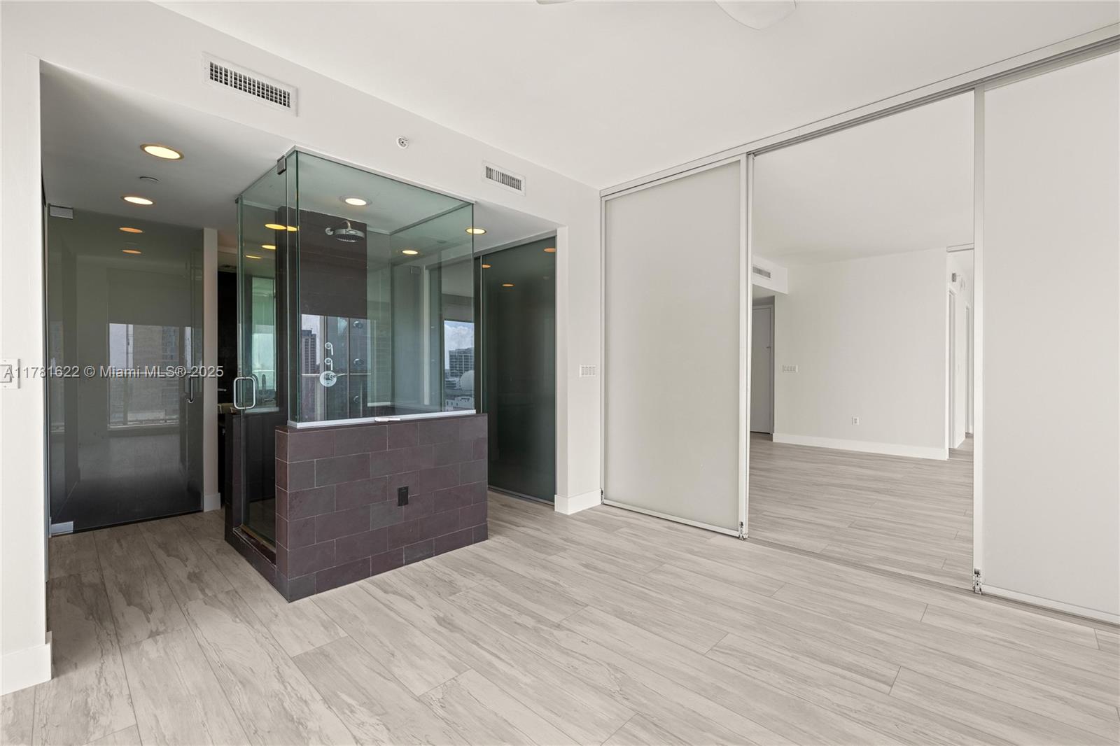 1040 Biscayne Blvd #1706, Miami FL 33132