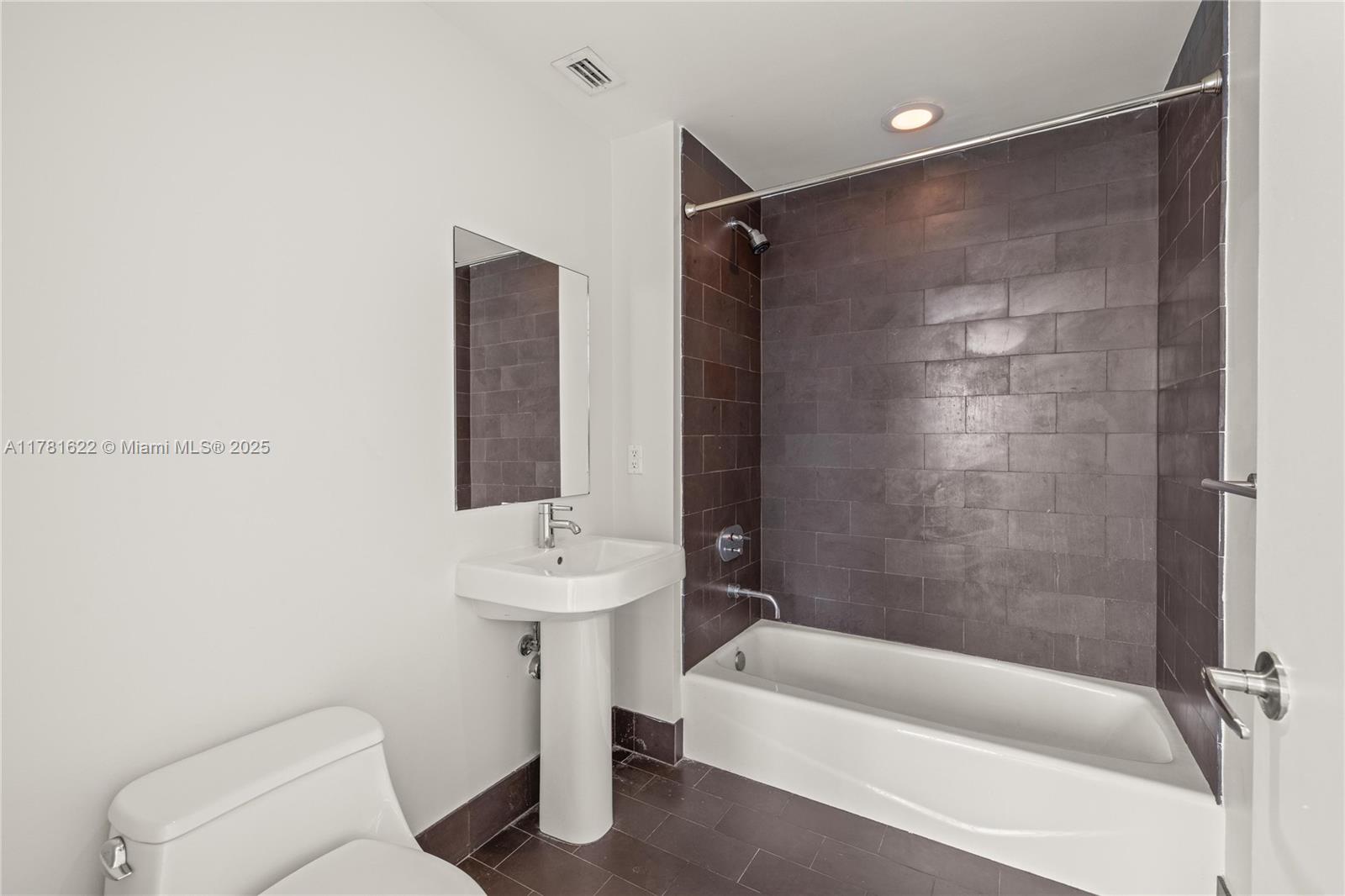 1040 Biscayne Blvd #1706, Miami FL 33132