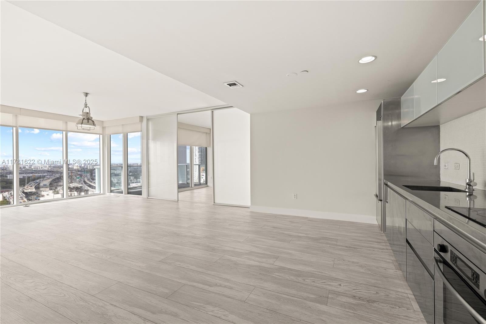 1040 Biscayne Blvd #1706, Miami FL 33132