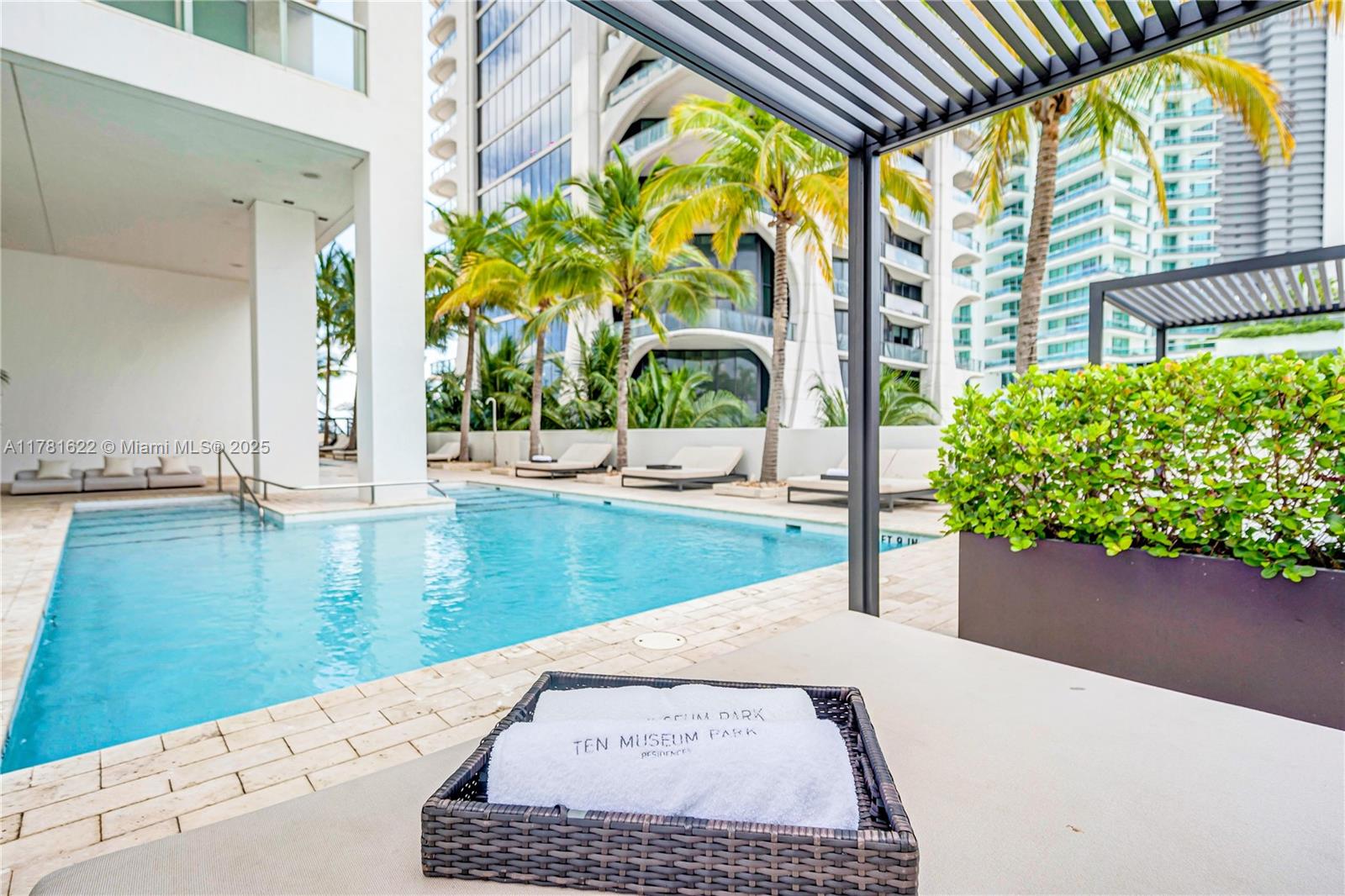 1040 Biscayne Blvd #1706, Miami FL 33132