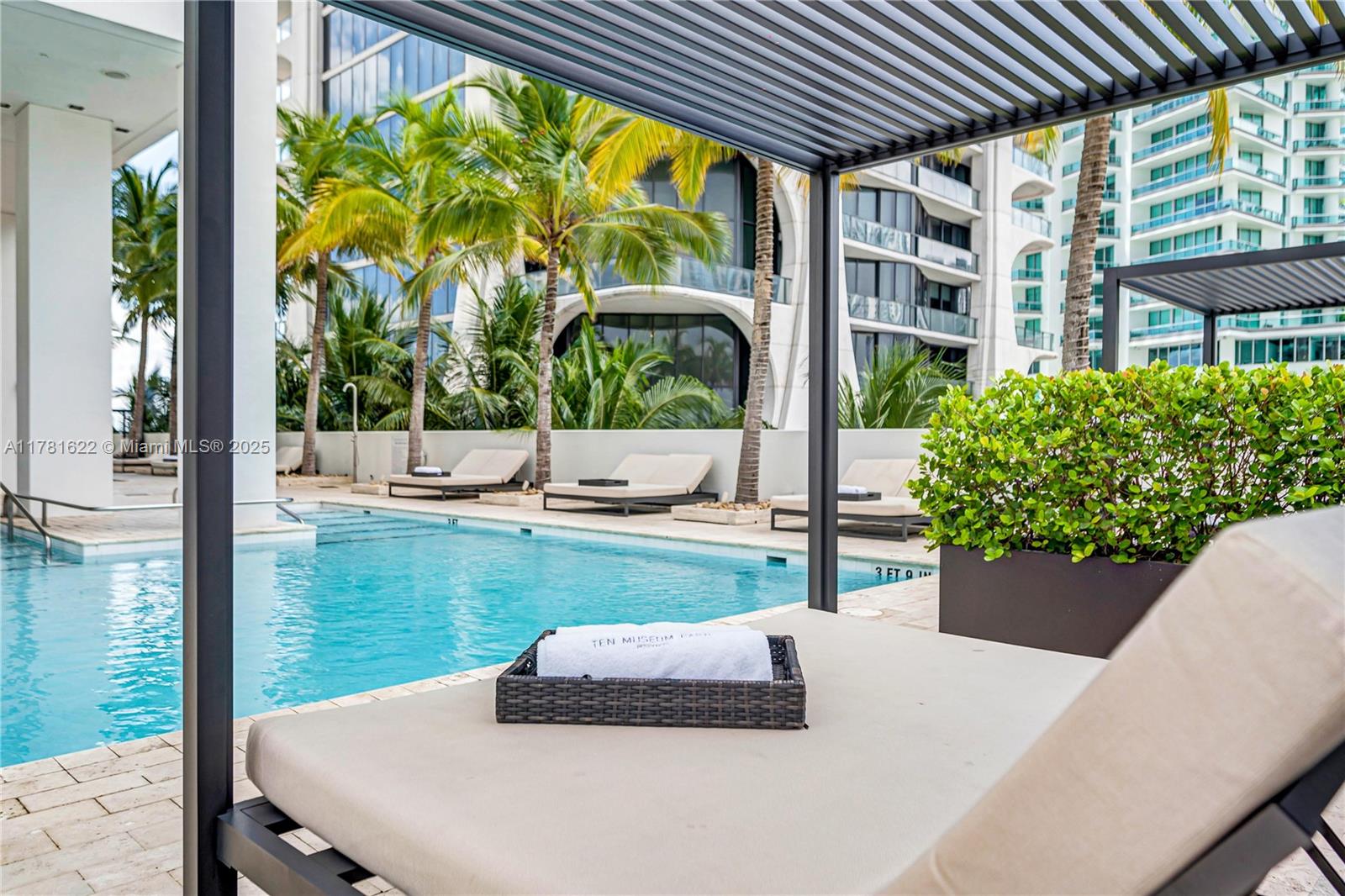 1040 Biscayne Blvd #1706, Miami FL 33132