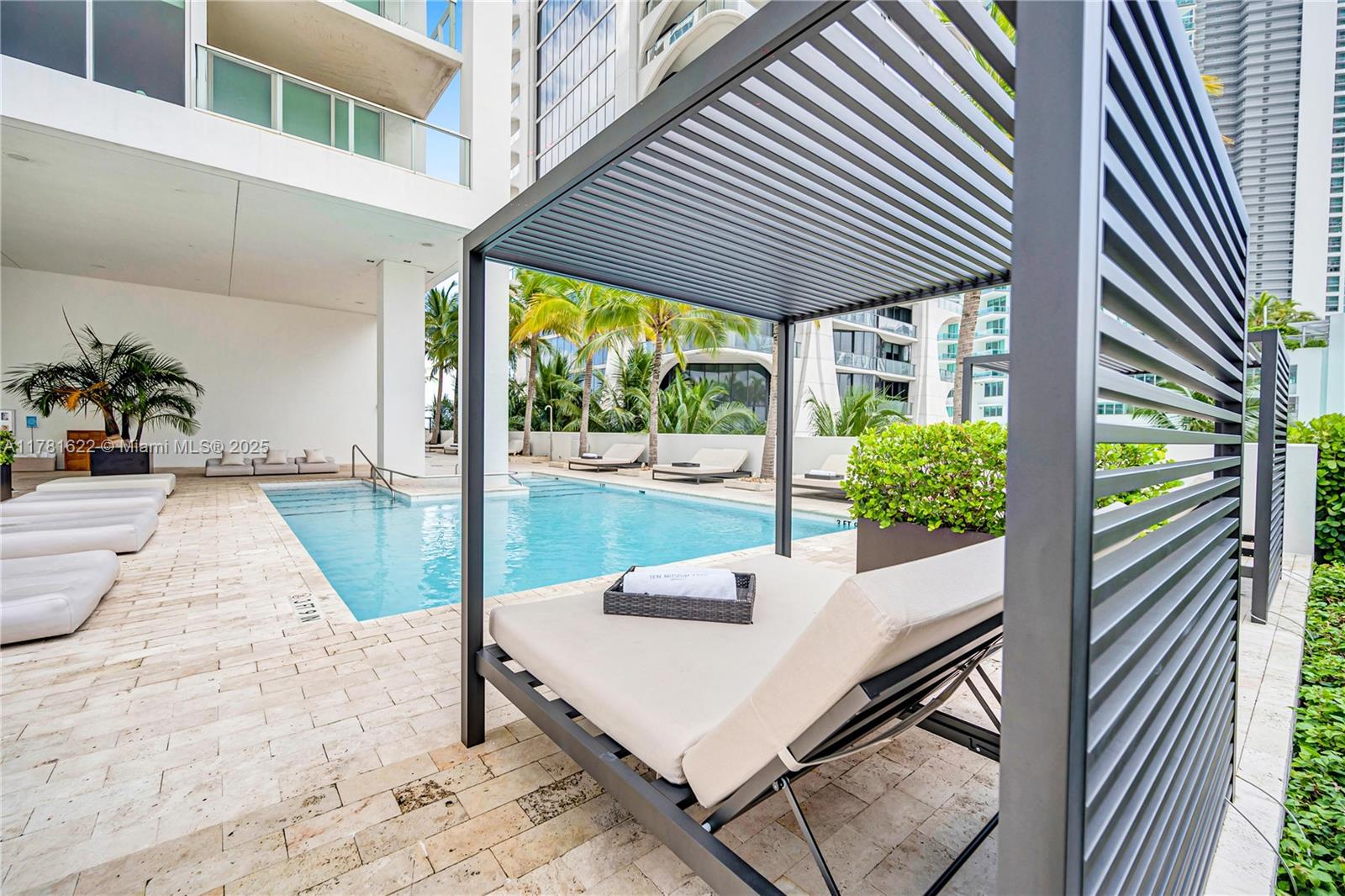 1040 Biscayne Blvd #1706, Miami FL 33132