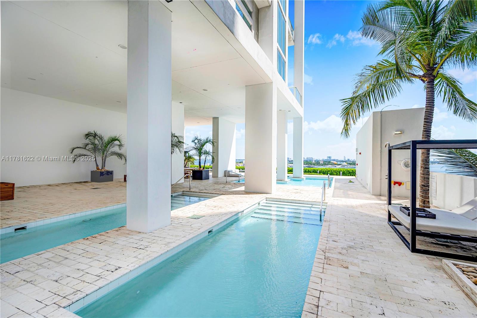 1040 Biscayne Blvd #1706, Miami FL 33132