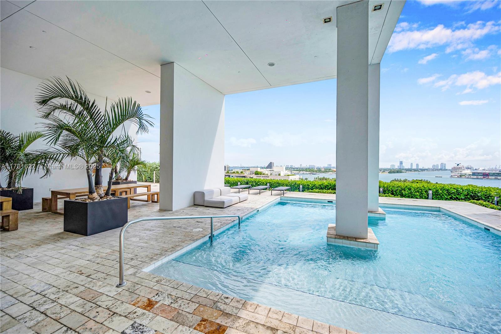 1040 Biscayne Blvd #1706, Miami FL 33132
