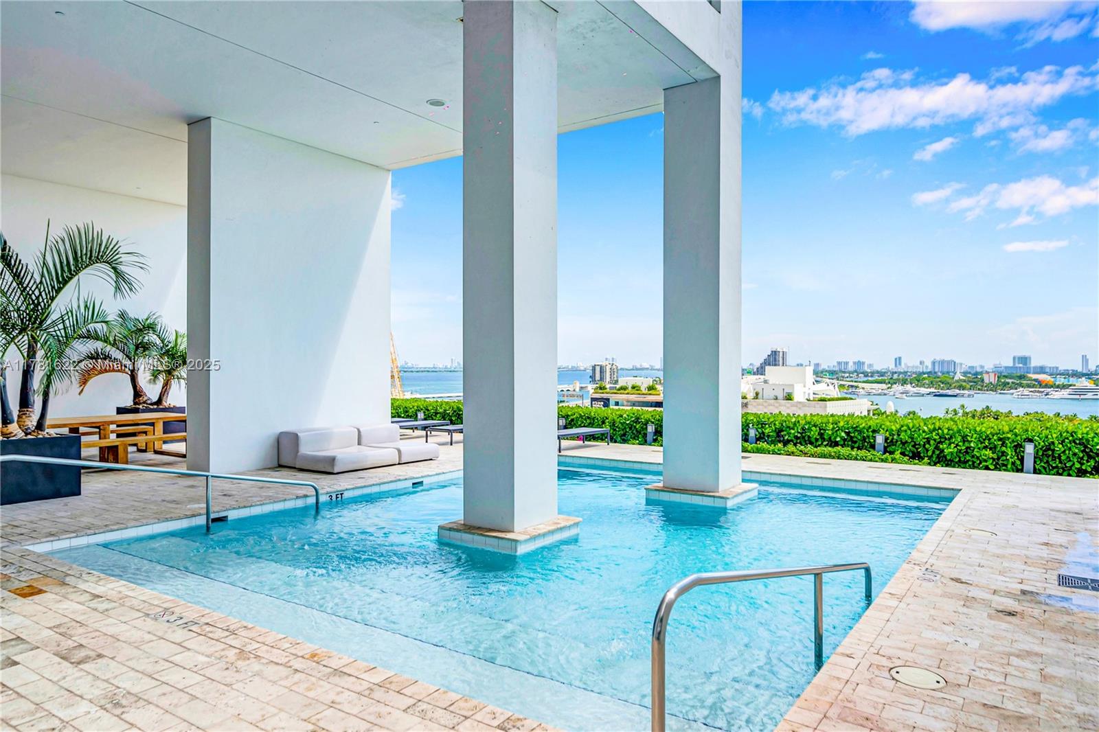 1040 Biscayne Blvd #1706, Miami FL 33132