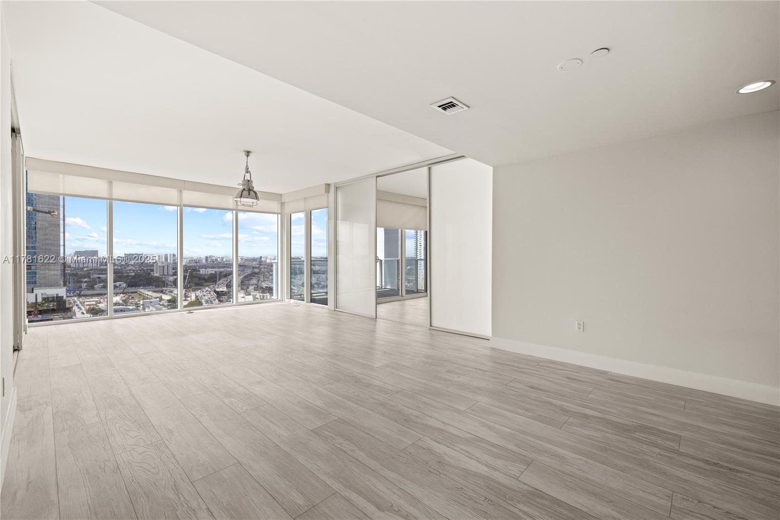 1040 Biscayne Blvd #1706, Miami FL 33132