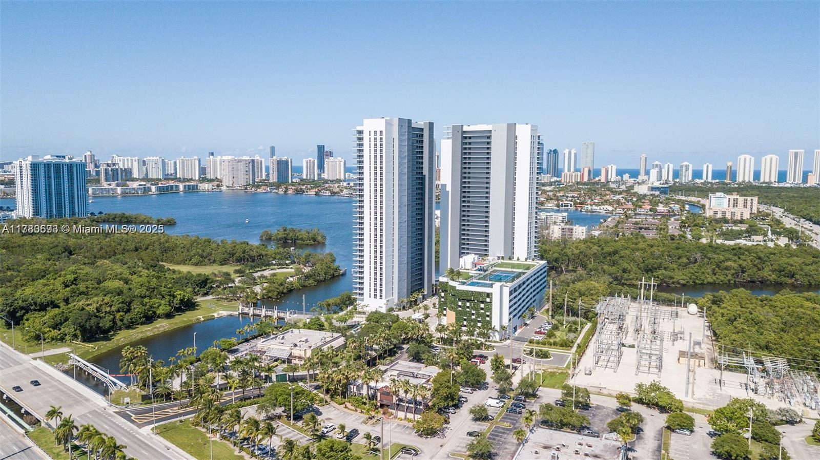 Apartamento à Venda em North Miami Beach, FL