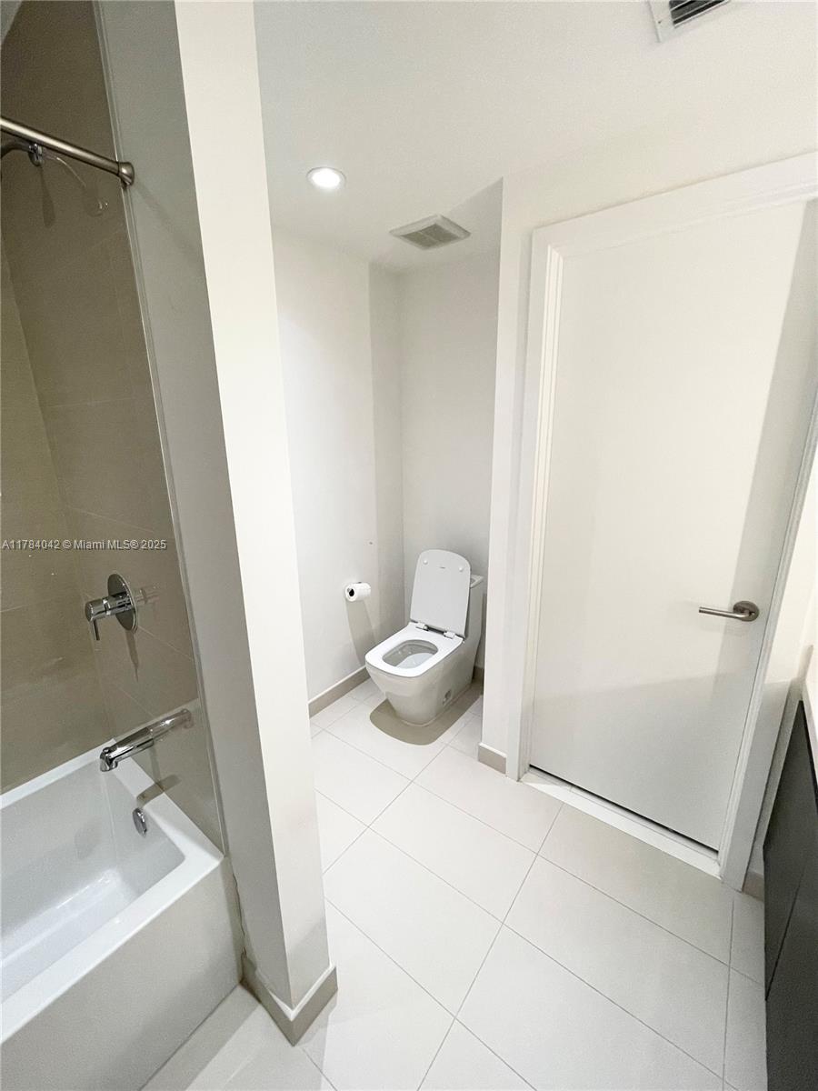 851 NE 1st Ave #305, Miami FL 33132