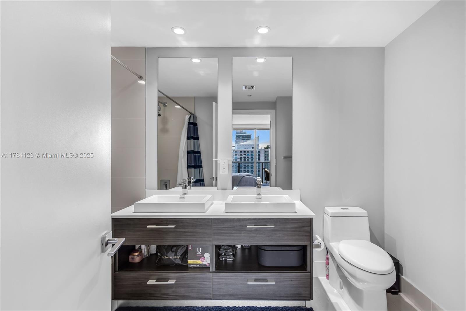 45 SW 9th St #3804, Miami FL 33130