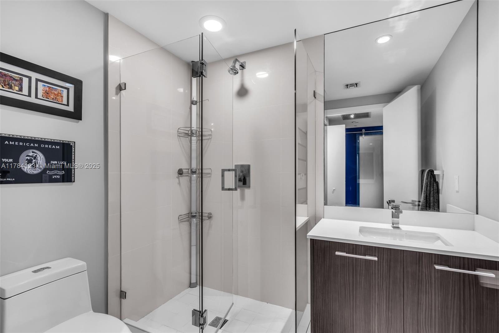 45 SW 9th St #3804, Miami FL 33130