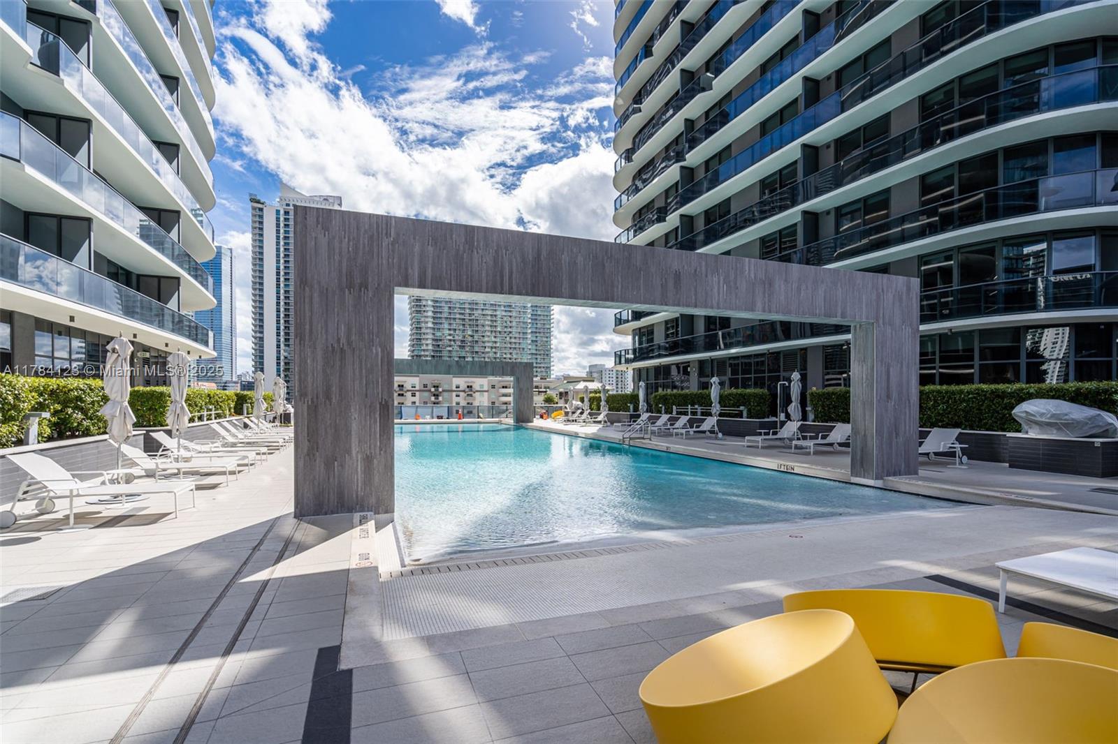 45 SW 9th St #3804, Miami FL 33130
