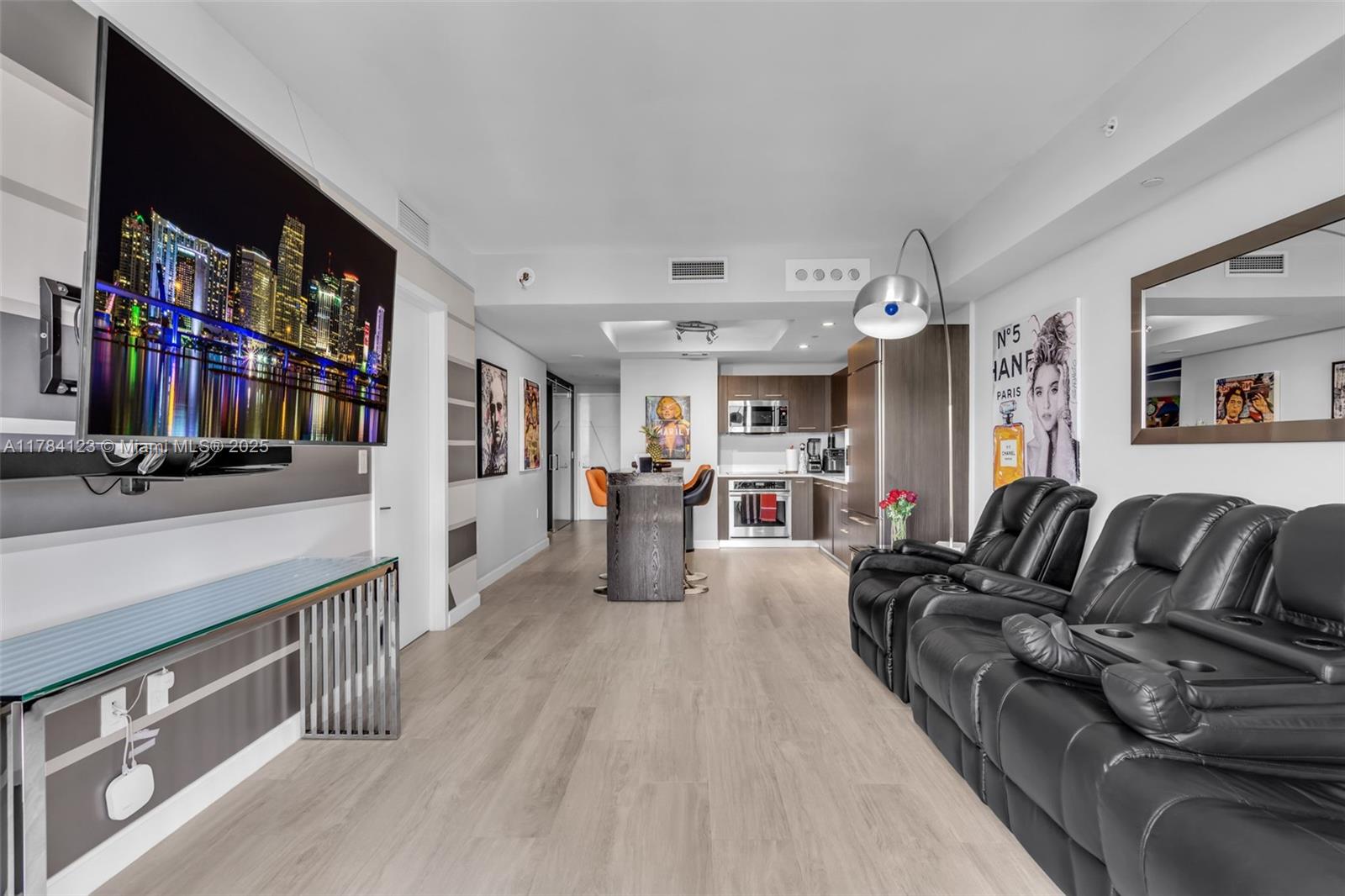 45 SW 9th St #3804, Miami FL 33130