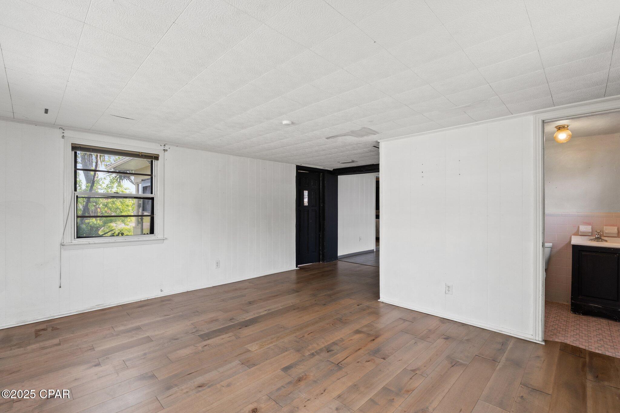 Image 11 For 1301 Oakland Drive
