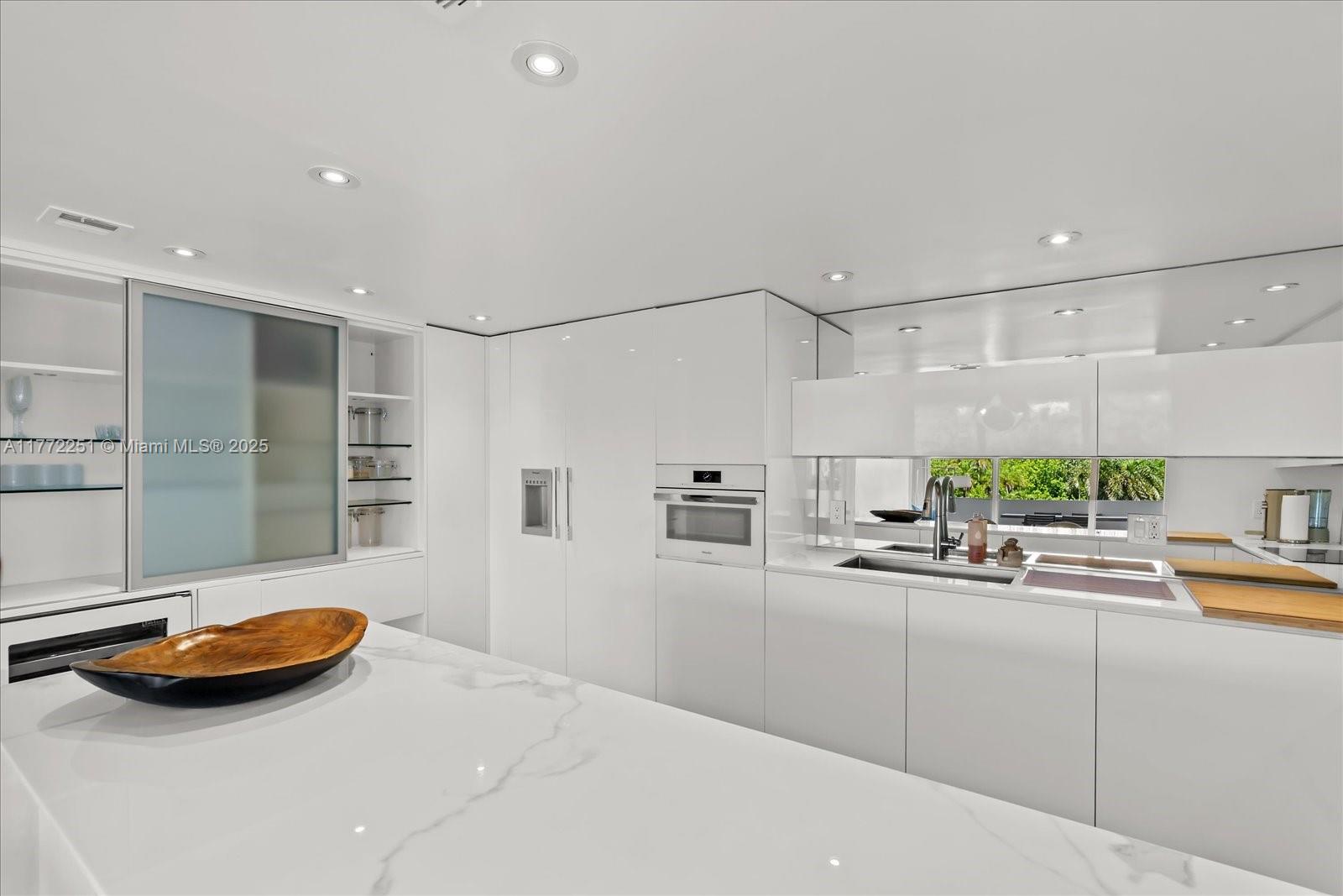 155 Ocean Lane Dr #208, Key Biscayne FL 33149