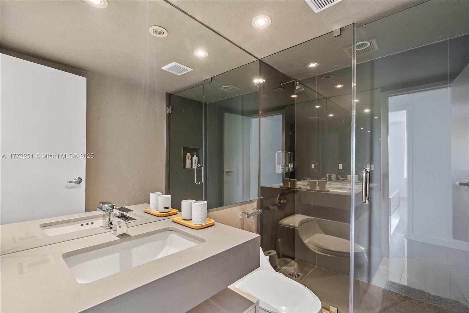 155 Ocean Lane Dr #208, Key Biscayne FL 33149